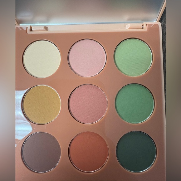 Morphe 9B Matte Essentials Palette - Versatile Shades - Picture 4 of 4